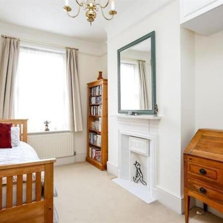 Large 3 Bed Flat In Central Wimbledon Londra Exterior foto