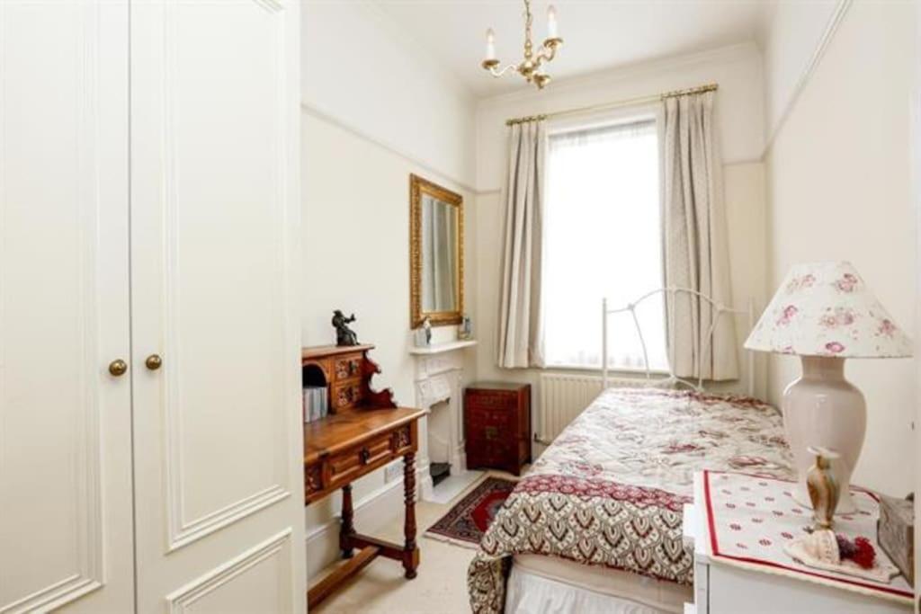 Large 3 Bed Flat In Central Wimbledon Londra Exterior foto