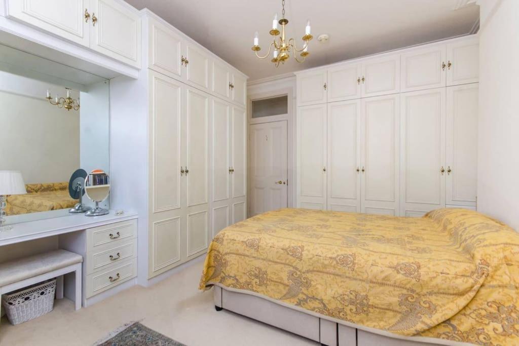 Large 3 Bed Flat In Central Wimbledon Londra Exterior foto